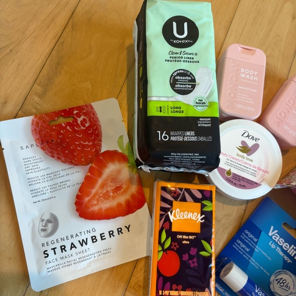 WOMEN’S PERSONAL CARE HYGIENE BUNDLE 9 PC Haircare, Body, Skincare Lips & More - Picture 2 of 4